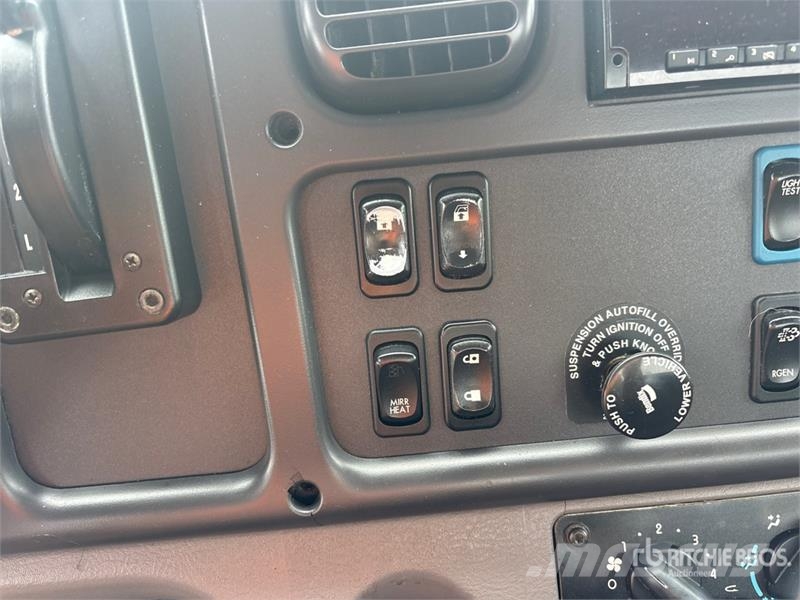 Freightliner M2 106 Cabines e interior