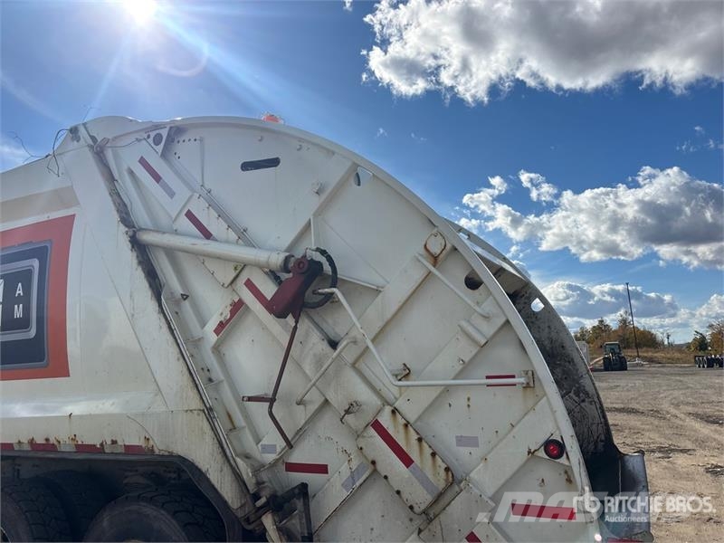 Freightliner M2 106 Camion dei rifiuti