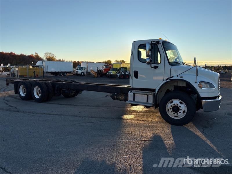 Freightliner M2 106 Kabine i unutrašnjost