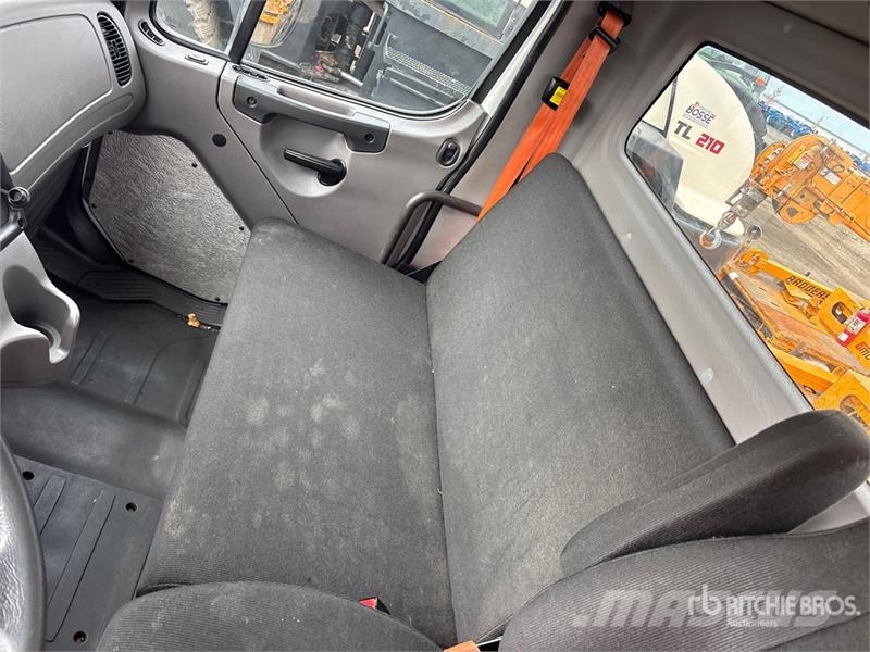 Freightliner M2 106 Cabines e interior