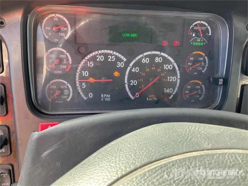 Freightliner M2 106 平板栏板货车