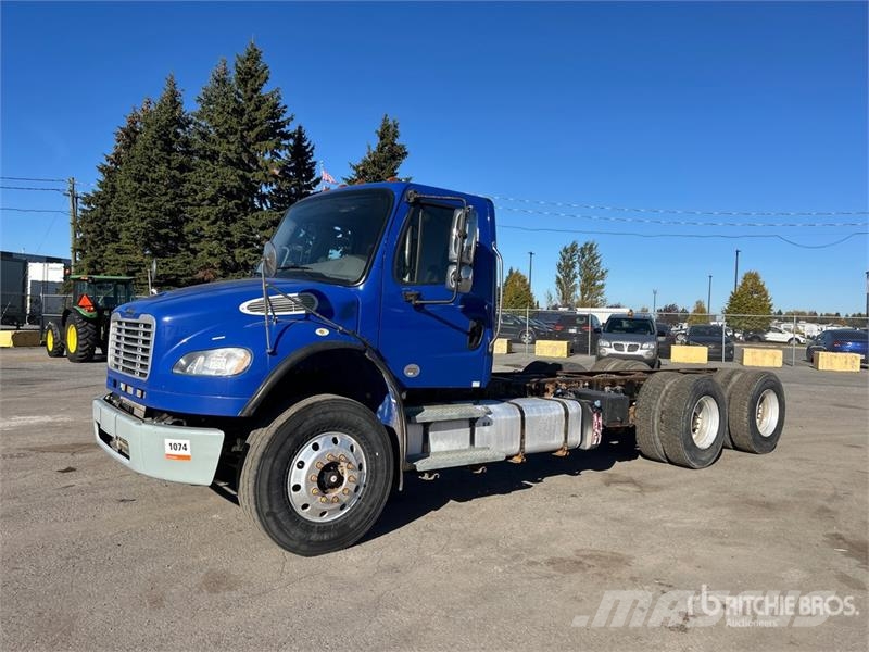 Freightliner M2 106 Kabine i unutrašnjost