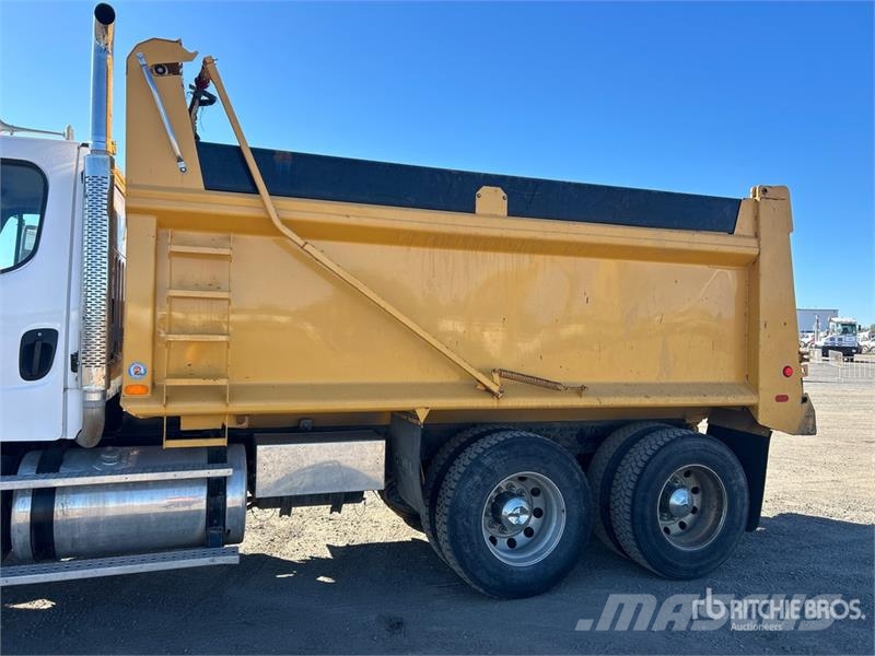 Freightliner M2 106 Φορτηγά Ανατροπή