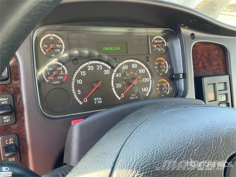 Freightliner M2 106 Грузовики-Рефрижераторы