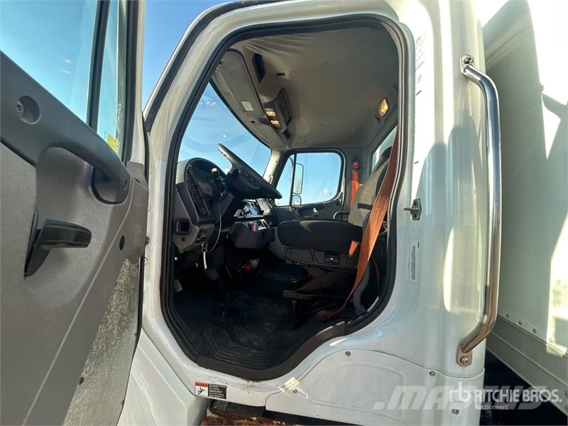 Freightliner M2 106 Sanduk kamioni