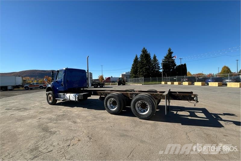 Freightliner M2 106 Kabine i unutrašnjost