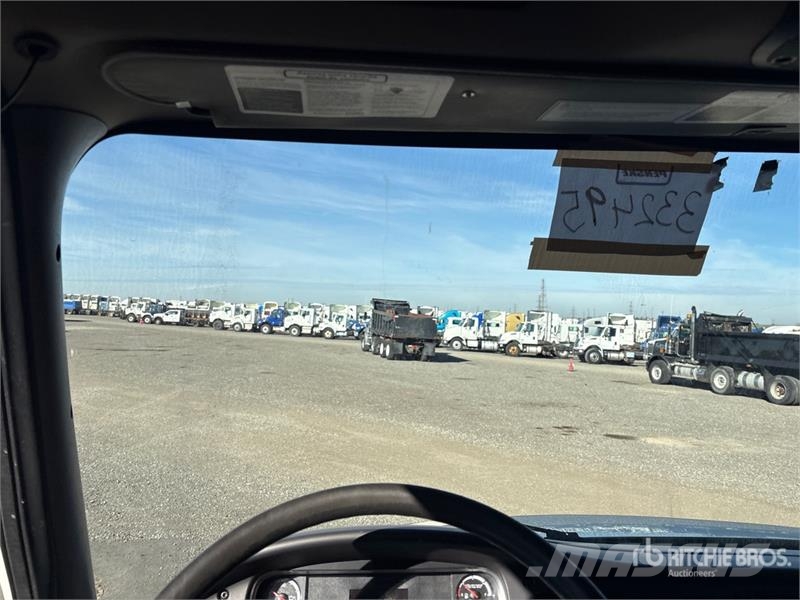 Freightliner M2 106 Temperature controlled trucks