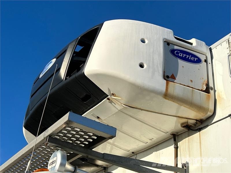 Freightliner M2 106 冷凍冷蔵車