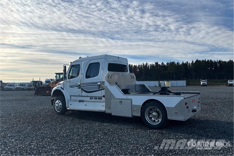 Freightliner M2 106 Тягачі