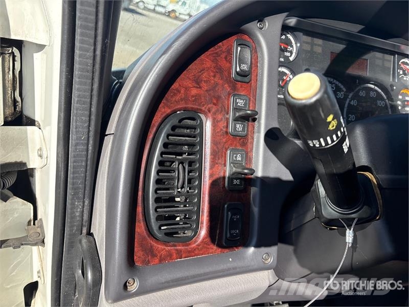 Freightliner M2 106 Temperature controlled trucks