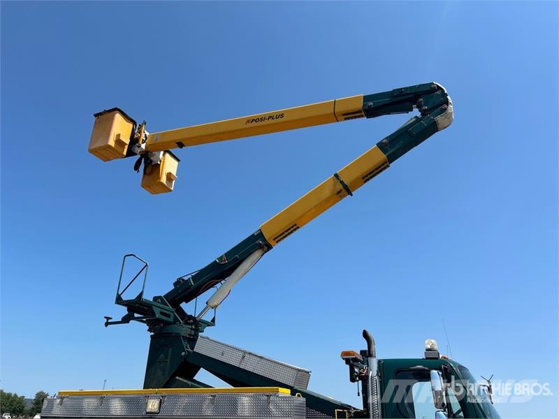 Freightliner M2 106 Nostolava-autot