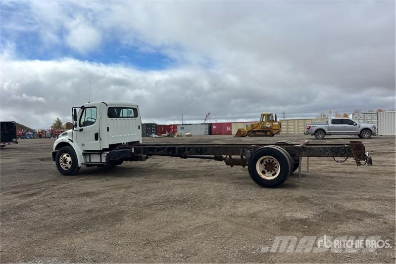 Freightliner M2 106 Cabines e interior