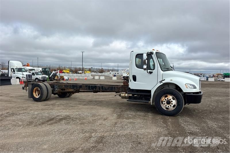 Freightliner M2 106 Cabines e interior