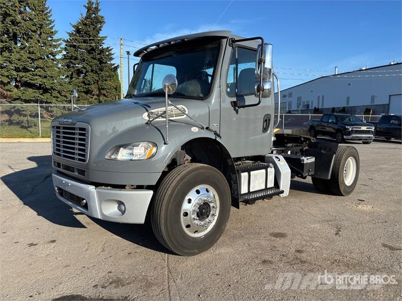 Freightliner M2 106 Sadulveokid