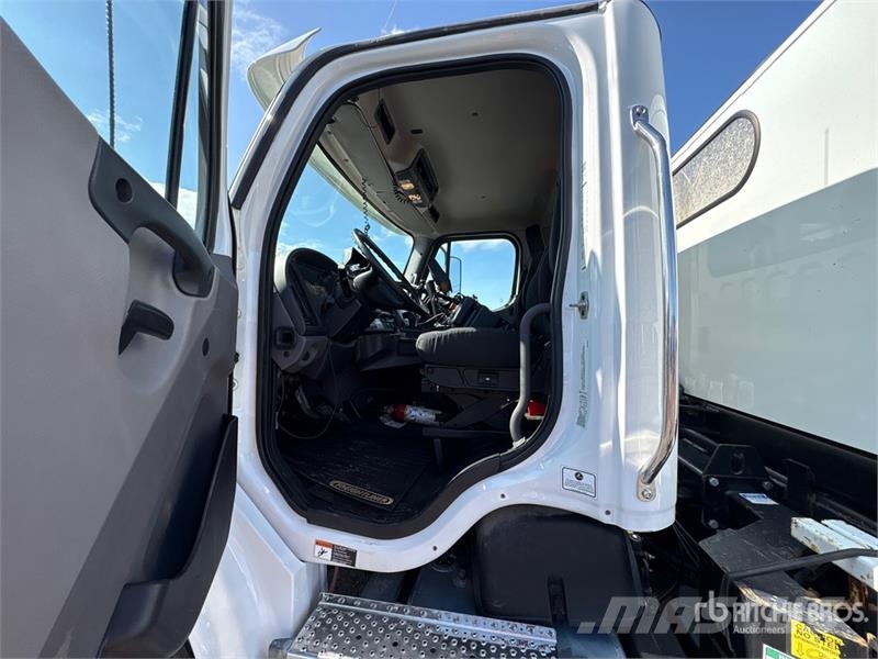 Freightliner M2 106 清掃車