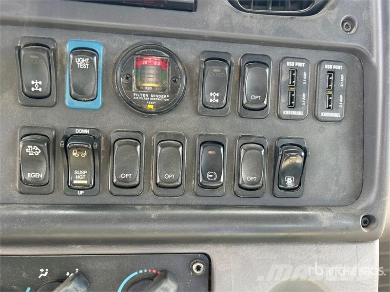 Freightliner M2 106 Hinausautot