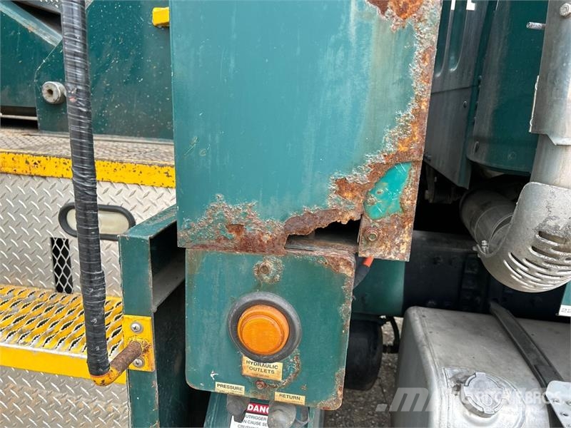 Freightliner M2 106 Nostolava-autot