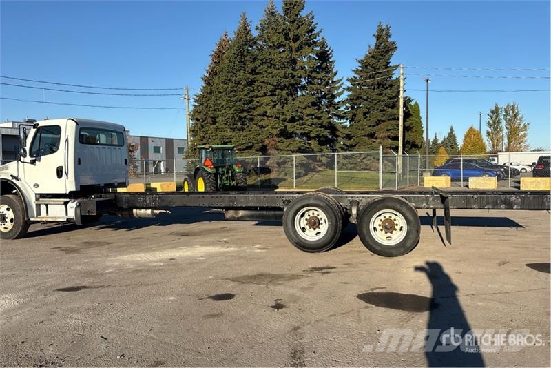 Freightliner M2 106 Cabins and interior