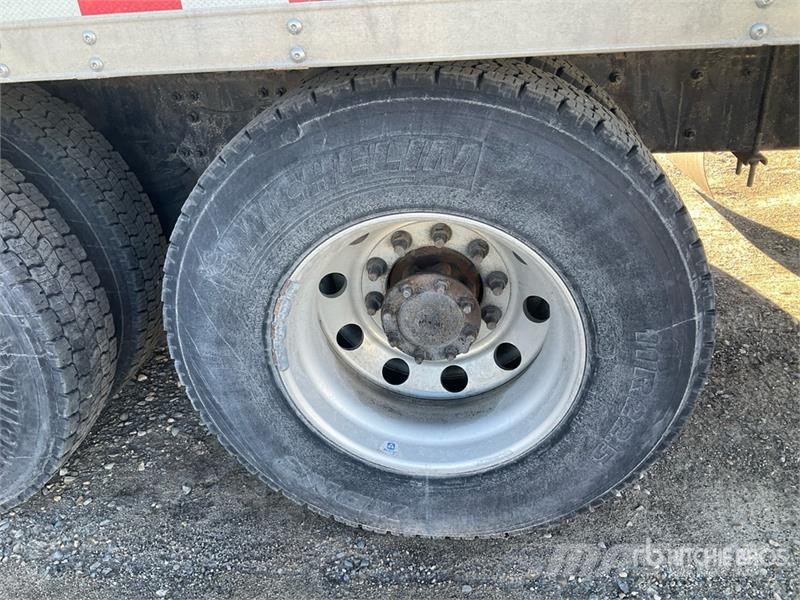 Freightliner M2 106 Sanduk kamioni
