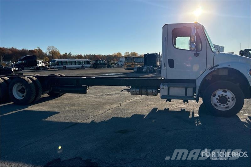 Freightliner M2 106 Cabins and interior