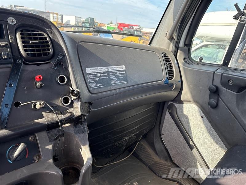 Freightliner M2 106 Cabinas