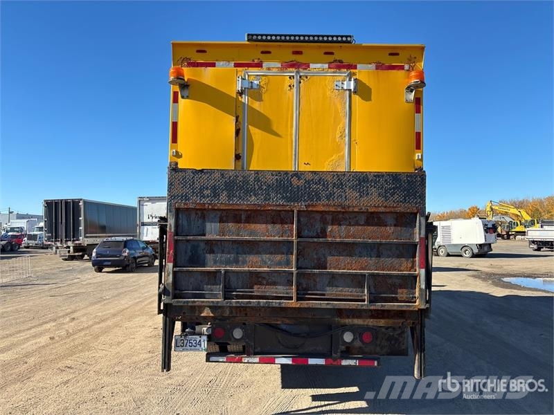 Freightliner M2 106 Pick up/Dropside
