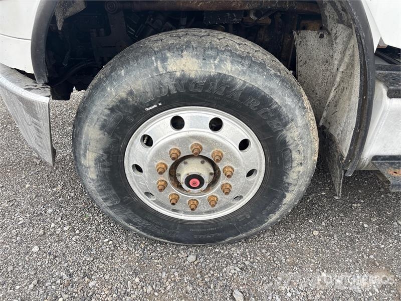 Freightliner M2 106 Camiones bañeras basculantes o volquetes