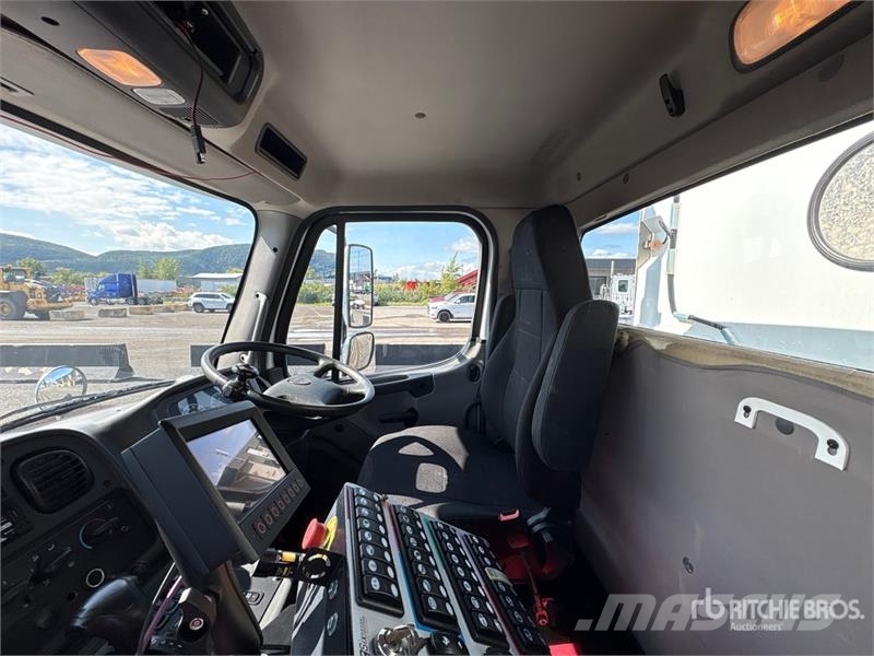 Freightliner M2 106 清掃車