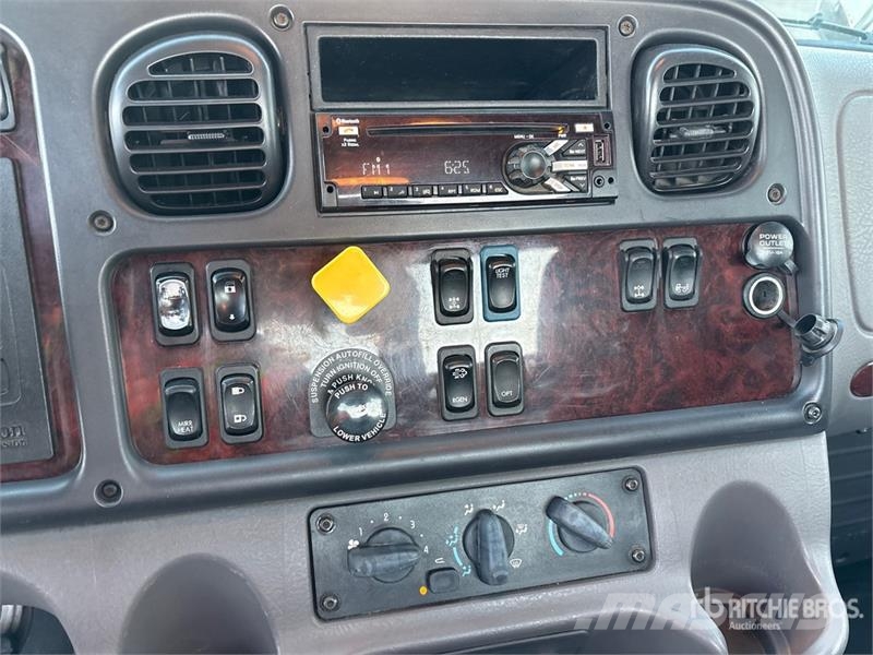 Freightliner M2 106 Kabine i unutrašnjost