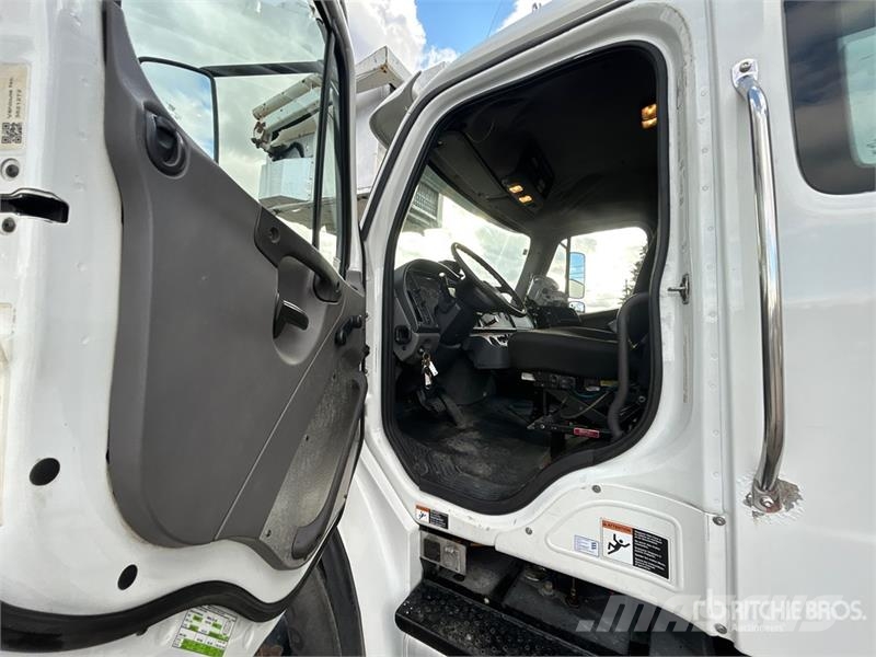 Freightliner M2 106 Auto košare