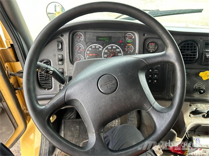 Freightliner M2 106 冷藏车
