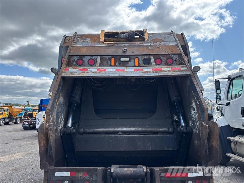 Freightliner M2 106 Kamioni za otpad
