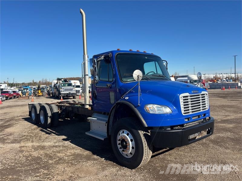 Freightliner M2 106 Kabine i unutrašnjost
