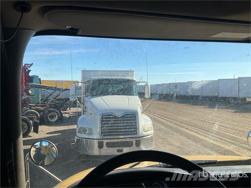 Freightliner M2 106 Sanduk kamioni