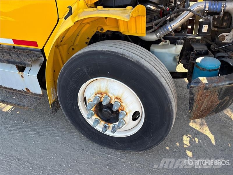 Freightliner M2 106 Pick up/Dropside