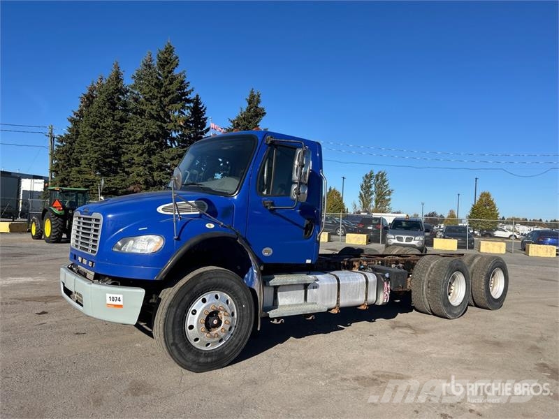 Freightliner M2 106 Kabine i unutrašnjost