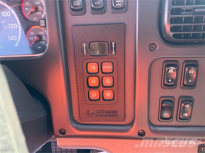Freightliner M2 106 Kabine i unutrašnjost