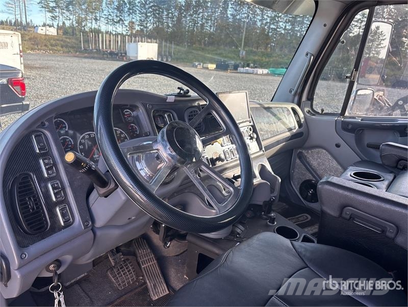 Freightliner M2 106 Vlačilci