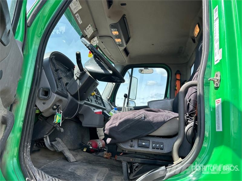 Freightliner M2 106 Hinausautot