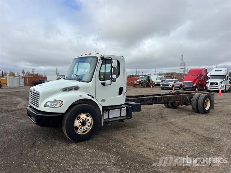 Freightliner M2 106 Cabines e interior