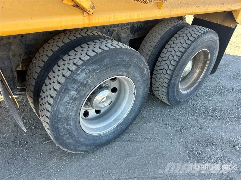 Freightliner M2 106 Φορτηγά Ανατροπή