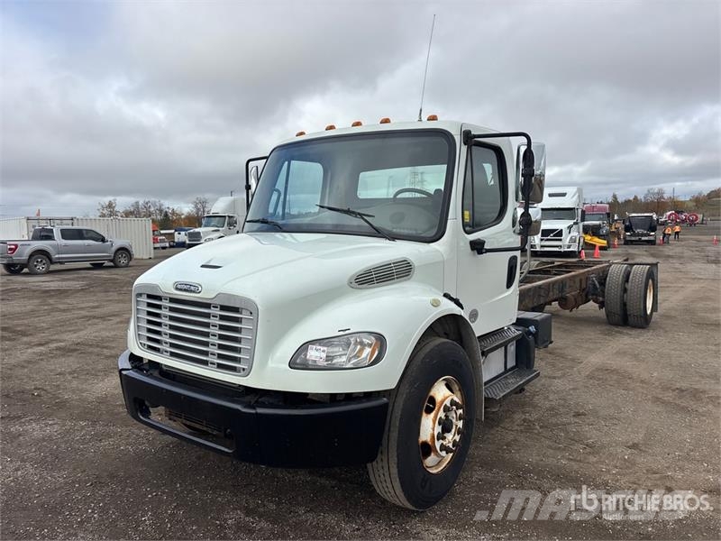Freightliner M2 106 Cabines e interior