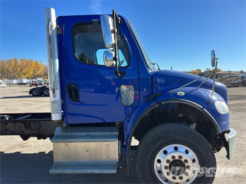 Freightliner M2 106 Kabine i unutrašnjost