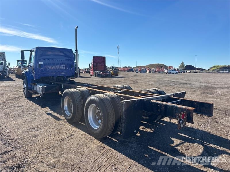 Freightliner M2 106 Kabine i unutrašnjost