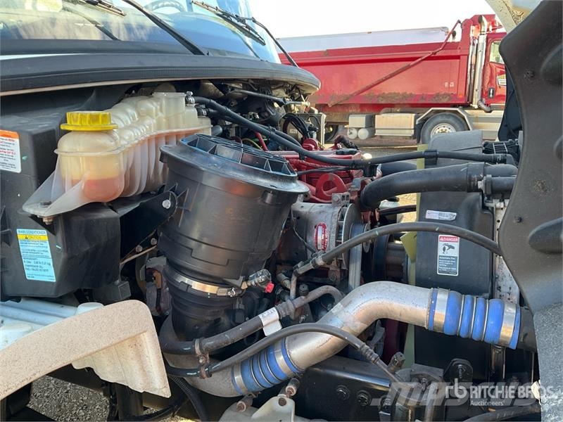 Freightliner M2 106 Грузовики-Рефрижераторы