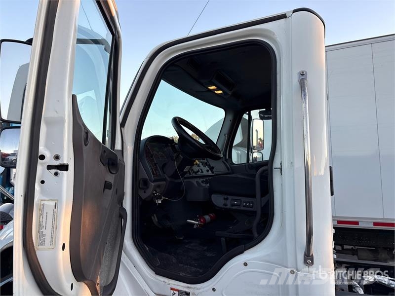 Freightliner M2 106 Kabine i unutrašnjost
