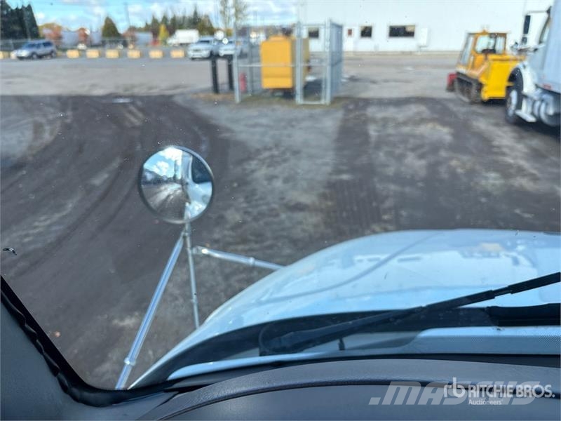 Freightliner M2 106 4x2 Standard commercial box/van truck Van T Sanduk kamioni