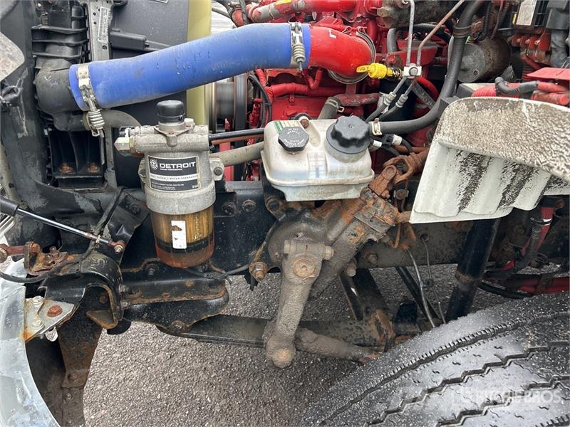 Freightliner M2 106 4x2 Extended Cab Service Truck Plogbilar