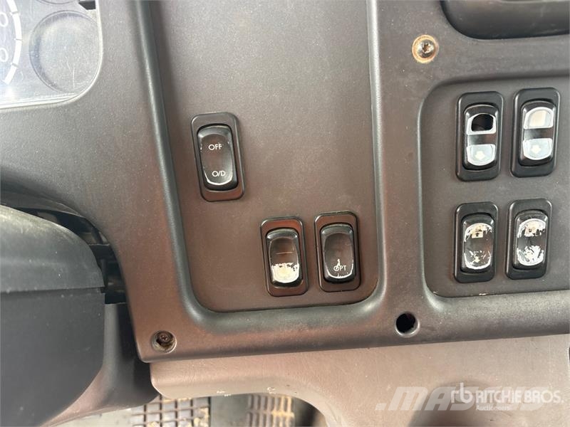 Freightliner M2 106 4x2 Crew Cab S/A Dump Truck Грузовики-Самосвалы