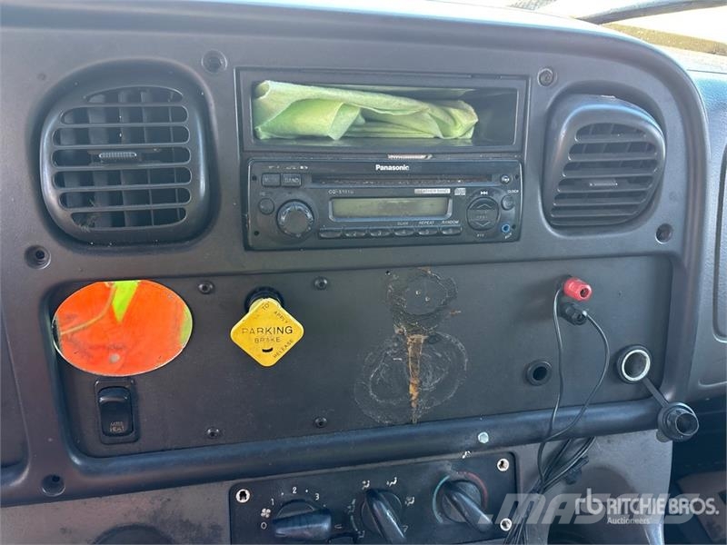 Freightliner M2 106 4x2 Van Truck Sunkvežimiai su dengtu kėbulu
